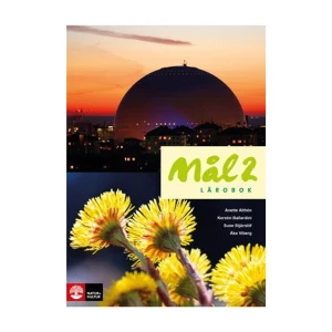 Mål 2 Lärobok inkl ljudfiler, fjärde upplagan (bok, danskt band) - Lärobok Måls lärobok innehåller tio kapitel med ﬂera teman och många olika texttyper. Efter texterna ﬁnns övningar. Alla texter är intalade och till varje kapitel ﬁnns hörövningar. Övningsbok och webbövningar De omfattande övningsböckerna och en mängd webbövningar gör att det blir lättare med individanpassad undervisning. Övningsboken fångar upp elever vars kunskaper ligger både under, över och i nivå med läroboken. Facit finns längst bak i övningsboken. Lärarhandledning Den webbaserade lärarhandledningen hjälper dig att anpassa undervisningen för ﬂera kunskapsnivåer. Här hittar du bland annat NP-liknande prov, diskussionsbilder och bedömningsstöd. Här hittar du också Mål som digitalbok. Licensen gäller för en lärare i 12 månader.  Kostnadsfritt extramaterial Mål fortsätter på webben! Här finns extramaterial som filmer, självrättande webbövningar och många ljudfiler.  Så fungerar Mål 1. LärobokKapitlen i Mål innehåller ett/flera teman, till exemepel att beställa tid, känslor, vardagsspråk och slang.2. Texttyps- och vardagsträningEleven får öva på olika texttyper så som berättande och beskrivande text, faktatext och dialoger. De får även bekanta sig med blanketter, sms, mejl och kvitton - för att klara av vardagen lättare.3. ÖvaEfter texterna får eleverna träna på nya ord samt göra läsförståelse-, ord-, diskussions- och grammatikövningar. Boken innehåller även hörövningar samt övningar i betoning och uttal.4. ÖvningsbokFrån många texter och övningar i läroboken finns det möjlighet att gå över till övningsboken och webbövningarna för att repetera och befästa kunskaperna. Där finns övningar i läsförståelse, ordkunskap och grammatik.5. Sammanfatta och samtalaI slutet av varje kapitel i läroboken finns ett bildtema som ligger till grund för muntlig kommunikation. I övningsboken finns fler övningar till bilderna. Vid avslutat kapitel går ni vidare till nästa.    Format Danskt band   Omfång 255 sidor   Språk Svenska   Förlag Natur &amp; Kultur Läromedel   Utgivningsdatum 2013-09-17   Medverkande Kerstin Ballardini   Medverkande Sune Stjärnlöf   Medverkande Åke Viberg   Medverkande Caroline Bagge   Medverkande Johanna Möller   ISBN 9789127429581  