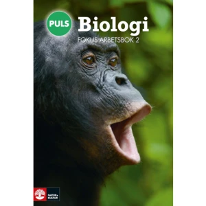 PULS Biologi 7-9 Fokus Arbetsbok 2, fjärde upplagan (häftad) - Fokus – för att språket inte ska vara hindret PULS Fokus är för elever som upplever NO som svårt och som har behov av ett enklare språk. Texterna är anpassade för att underlätta läsning och läsförståelse. Fokusböckerna är helt parallella med PULS-seriens grundböcker. Både Fokusböckerna och grundböckerna är kompletta läroböcker som tar upp ämnenas alla viktiga områden. Det går utmärkt att använda böckerna parallellt i klassrummet. Alla NO-ämnen PULS Fokusserien finns i ämnena biologi, kemi och fysik. Såväl Fokusböckerna som grundböckerna är väl förankrade i Lgr 11 och anpassade för att eleverna ska utveckla de förmågor som beskrivs. I samtliga böcker avslutas varje kapitel med instuderingsfrågor samt en sammanfattning som lyfter fram det viktigaste i kapitlet. Fokus Arbetsbok Alla böcker i serien Puls NO 7–9 Fokus kan kompletteras med arbetsböcker. De har uppgifter sorterade efter böckernas innehåll och lämpar sig väl som instuderingsuppgifter i samband med läsning av texten. Lärarhandledning Till samtliga böcker i PULS-serien finns lärarhandledningar i pdf-format som kan laddas ner och delas med kollegor. Lärarhandledningarna ger många tips på hur du kan arbeta med bokens innehåll och förslag på övningar.  Digitalbok Samtliga böcker i serien PULS Grundbok och PULS Fokus finns även som digitalböcker med inläst text, interaktiva bilder, filmer och självrättande övningar.    Format Häftad   Omfång 32 sidor   Språk Svenska   Förlag Natur &amp; Kultur Läromedel och Akademi   Utgivningsdatum 2012-06-29   Medverkande Helene Fägerblad   ISBN 9789127427068  