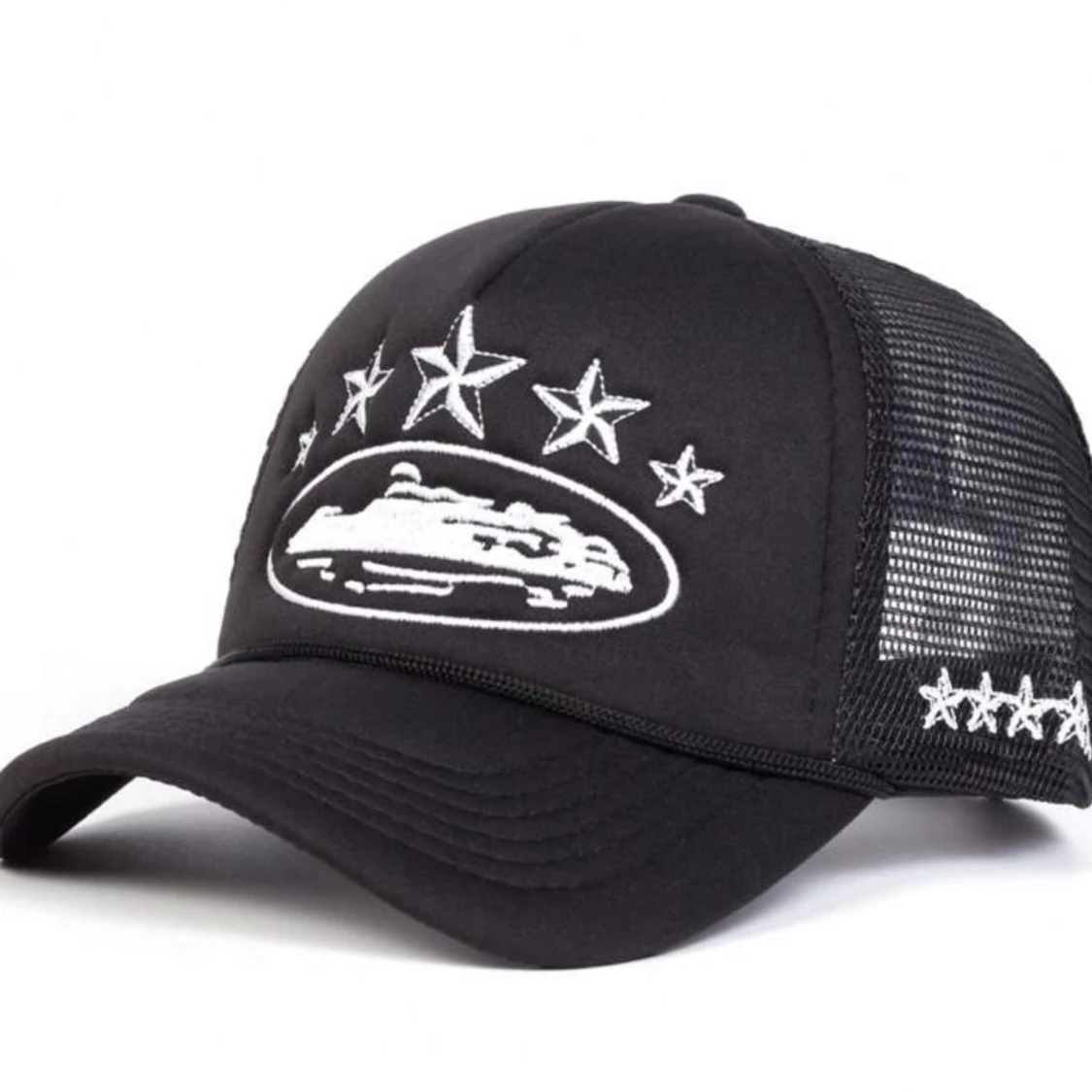 Svart keps med stjärnor