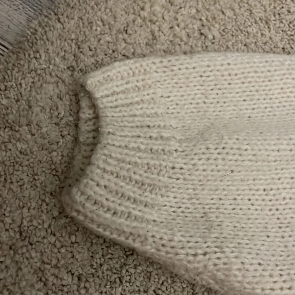 Vit stickad tröja - 93