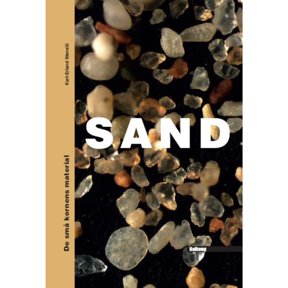 Sand är ett vardagligt material som alla känner till. De flesta av oss förknippar sand med en badstrand. Sol och värme och mjuk varm sand att ligga skönt i solen efter badet. Sand finns också på betydligt ogästvänligare platser som öknar men den kan leda oss in i ämnena kemi och geologi. Ur geologisk synpunkt är sand inget annat än korn av storleken från 0.06 mm till 2 mm men det är ett spännande material. Att studera sand kan vara mycket intressant. Ta upp en näve sand i handen. Färgen varierar ofta en hel del. Det finns ljus nästan helt vit sand, mer gulbrun eller röd sand och det finns svart sand. Det finns också gröna sandstränder. De enstaka kornen kan studeras till färg, storlek och utseende. Det kan synas som om sandkornen är lika men så är inte fallet, varje korn är unikt till form och färg. Inget korn är det andra likt. Sand består av ett eller flera mineral. Mineral kallas de oorganiska föreningar som finns i naturen. Varje förening innehåller oftast flera grundämnen som reagerat och bildat en mer eller mindre komplicerad sammansättning av olika atomer. Boken är rikt illustrerad och omfattar grundläggande kemi med förklaringar om mineraler, bergarter och om atomer som bildats för miljarder år sedan och som skapar jorden med dess stenar och sand. Författaren Karl-Erland Stensiö är fil. lic. i organisk kemi och har alltid varit intresserad av att popularisera kemin. Format Inbunden Omfång 192 sidor Språk Svenska Förlag Balkong Förlag Utgivningsdatum 2019-04-26 Medverkande Sara Ånestrand ISBN 9789187553318 . Böcker.