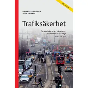 Ett av de största folkhälsoproblemen i världen är de personskador som trafikolyckor leder till. Globalt har WHO beräknat att över en miljon människor dödas och tiotals miljoner skadas i trafikolyckor varje år. Sverige har prioriterat trafiksäkerhet högt, något som lett till att vi tillhör de absolut säkraste länderna i världen. Trots detta dödas hundratals svenskar i trafiken varje år och tusentals skadas för livet.Trafiksäkerhet är en rikt illustrerad handbok med fokus på hur människan fungerar i samspel med fordon och vägmiljö. Boken tar ett helhetsgrepp om området och ger bland annat en översikt övertrafiksäkerhetens historiatrafiksäkerhetens organisation nationellt och internationelltrelevanta regelverkolycksstatistik och olycksorsakerolika trafikantgruppers problemåtgärder för ökad trafiksäkerhetden svenska nollvisionen.Andra upplagan omfattar uppdatering av statistik, regelverk och strategier. Den beaktar även ny forskning och nya kunskaper om åtgärder m.m.Trafiksäkerhet är avsedd att användas som ett grundläggande läromedel. Den primära målgruppen är blivande poliser, trafiklärare, instruktörer på trafikövningsplatser, trafikinspektörer och informatörer. Boken fungerar också som introduktion till trafiksäkerhet för personer som studerar till folkhälsovetare och lärare samt tjänstemän och beslutsfattare i kommuner och andra organisationer där trafiksäkerhet utgör ett viktigt inslag i verksamheten.    Format Häftad   Omfång 403 sidor   Språk Svenska   Förlag Norstedts Juridik   Utgivningsdatum 2024-02-06   Medverkande Sonja Forward   ISBN 9789139027652  