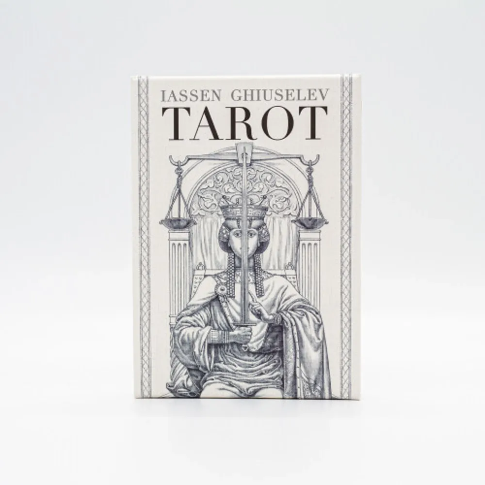 Only 22 Major Arcana, permeated accordingly to the principles of Sacred Geometry. Previously released as the Tarot of III millennium, the incredible art of Iassen Ghiuselev is finally published anew in a very beautiful edition.. Böcker.