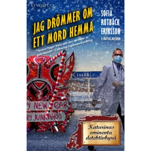Jag drömmer om ett mord hemma (häftad) - Efter flera veckors påtvingad stillhet får Katarina Zapp äntligen sätta tänderna i nästa uppdrag det mest klassiska av alla klassiska uppdrag för privatdetektiver: en kvinna som behöver hjälp med att skugga sin otrogne make. Så trots sjukvårdens uppmaningar att Katarina bör återhämta sig från sin skada i lugn och ro, kastar hon sig över uppgiften samtidigt som hon hjälper vännerna på Malmudden med deras överentusiastiska högtidsförberedelser. Men när otrohetshistorien tar en drastisk vändning åt det mordiska hållet blir ingen mer nöjd än Luleås mesta, bästa och enda privatdetektiv. Jag drömmer om ett mord hemma är sjätte delen i den humoristiska deckarserien Katarinas eminenta detektivbyrå. Sagt om bokserien:"Texten flyger fram och det sprudlar av gott humör"Catharina Ingelman-Sundberg "Berättarglädje när den är som bäst! Har ett konstant leende på mina läppar, bara avbrutet av fniss då och då! Suveränt"TV4:s boktipsare Johan Anderblad på Instagram "Full pott"Bibbloagneta "Den här serien gör mig genuint glad"Vargnatts bokhylla     Format Häftad   Omfång 232 sidor   Språk Svenska   Förlag Lind &amp; Co   Utgivningsdatum 2021-11-30   Medverkande Mattias Boström   Medverkande Mattias Boström   ISBN 9789180183093  