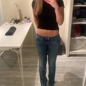 Jätte snygga lågmidjade jeans! Priset kan diskuteras 