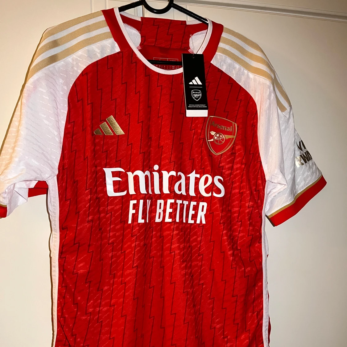 Röd Arsenal fotbollströja från Adidas