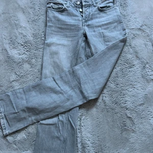 lågmidjade jeans - kommer ej till användning 