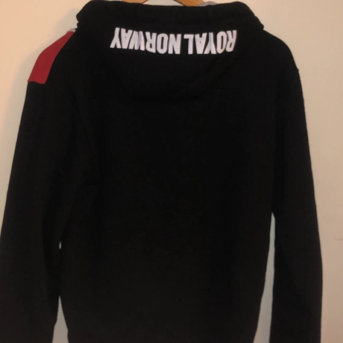 Svart hoodie från Geo Norway - 1