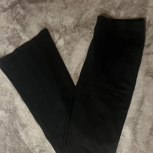 Svarta bootcut byxor - Mycket bra skick!!☺️
