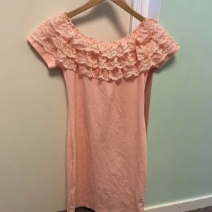 Rosa klänning  - Aldrig andvänd, med prislapp kvar