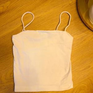 Fin vit topp linne från Gina Tricot scarlett singlet top XXS - För liten för mig