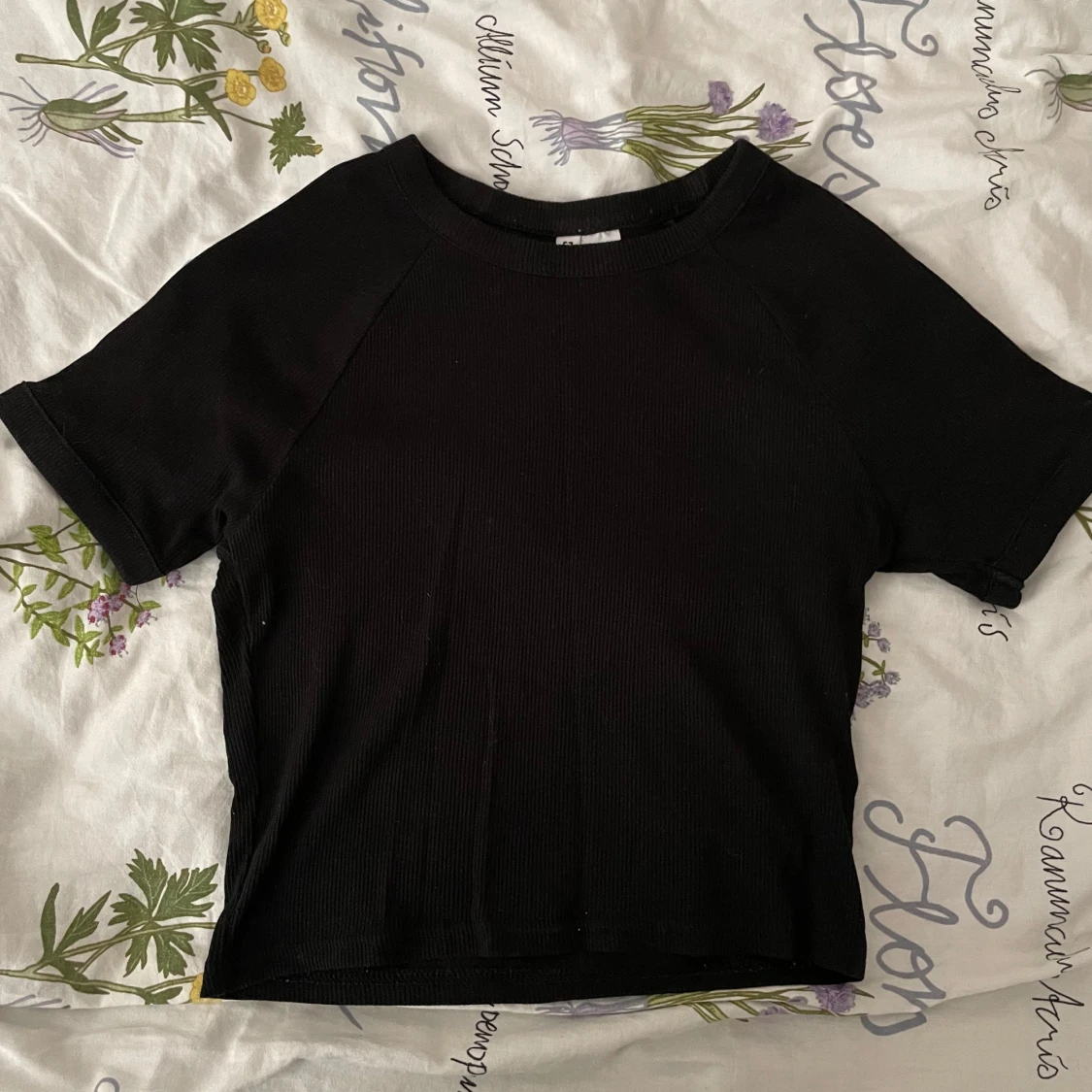 Svart ribbad t-shirt