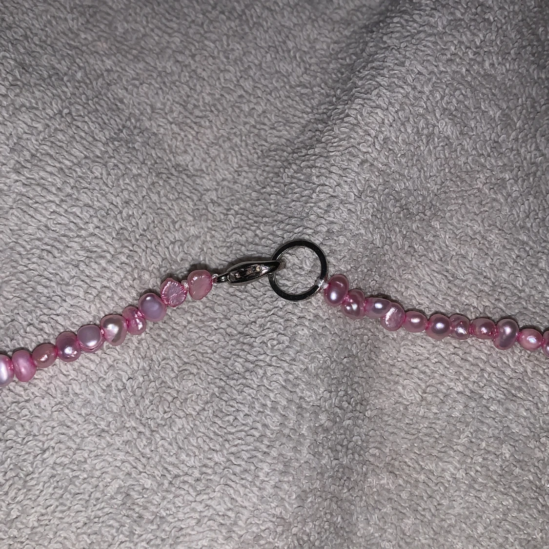 Rosa pärlhalsband. 1 gång använd  - 1