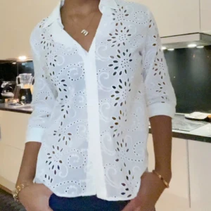 Skjorta  - Skjorta med broderi