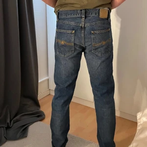 Nudie jeans herr - Nudie jeans av herr modell i storlek W30 L32. Bra skick och jättefin färg. Hör av dig vid intresse eller fler bilder! 