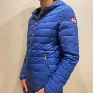 Colmar jacka  - Hej! Säljer nu min jacka från märket Colmar, storlek M, bra skick modellen är 184cm och väger 70kg . Tveka inte på att höra av dig om du har frågor eller funderingar kring jackan!