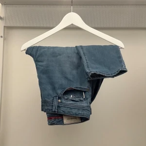 Tramarossa jeans  - Tjena! Säljer nu dessa Tramarossa jeans i w30! Skick 9/10 inga defekter. Ny pris ligger runt ca 3500! Om ni har några frågor eller funderingar så är det bara att höra av sig!😁
