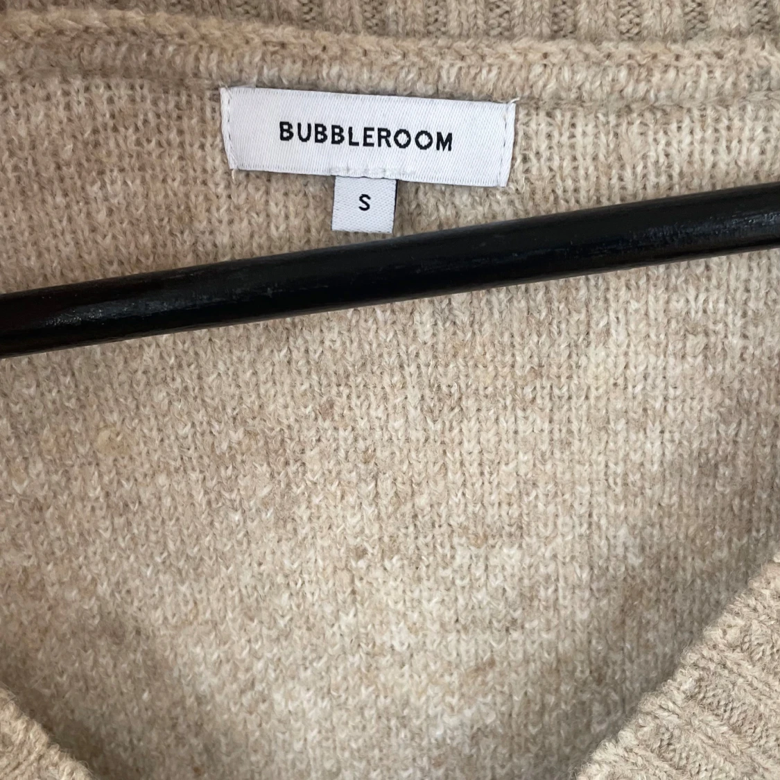 Beige stickad klänning från Bubbleroom - 3