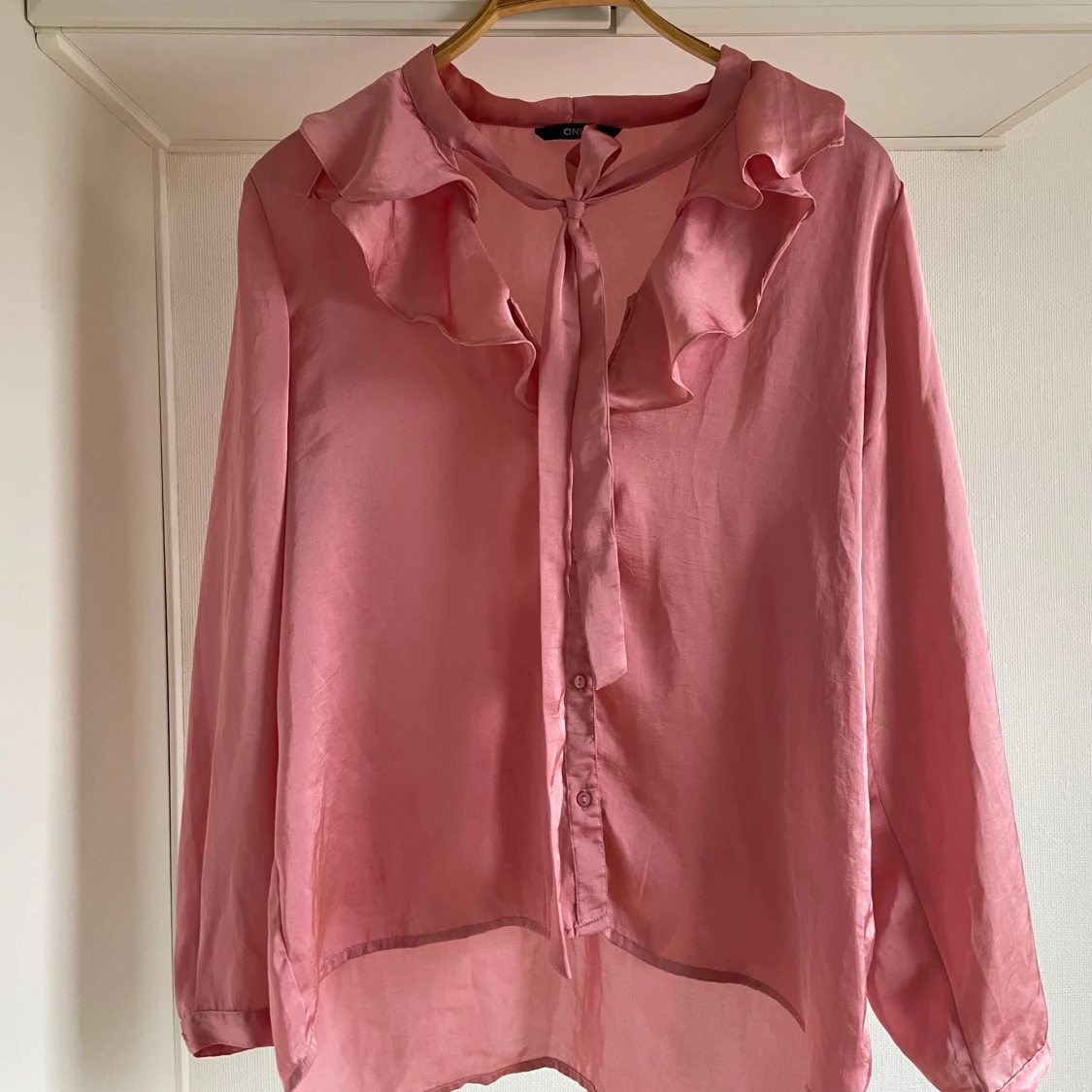 Rosa skjorta storlek 40 från only nyskick  - 3