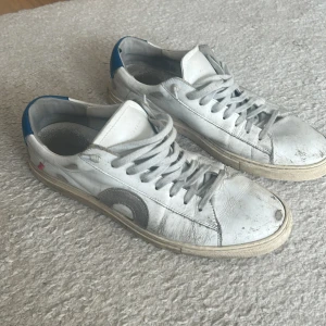Oliver Cabell - Oliver cabell som är använda en del! Slitna men inte släppt någon sömm. Enligt mig väldigt clean design. Inköpta från usa för cirka 1 år sedan  
