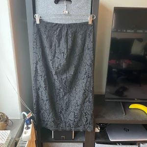 Spets kjol - Storlek 36/38