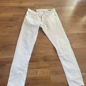 Vita dondup jeans  - Snygga vita jeansbyxor från dondup. 