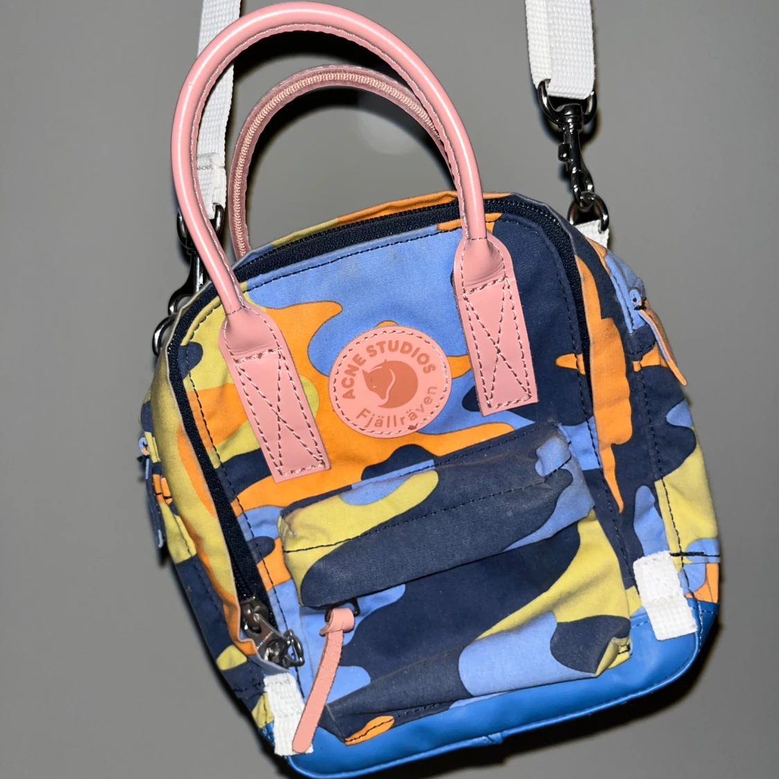 Acne Studios x Fjällräven väska