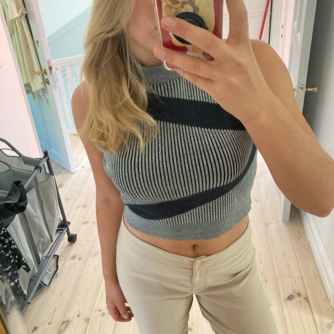 Grå ribbad ärmlös topp från and other stories 