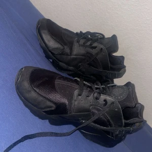 Nike Huaraches skor  - För små därför själs dem, inte så mycket använda 