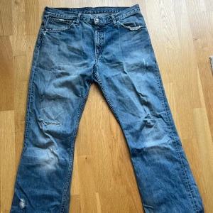 Levi’s jeans  - Bootcut  Kan inte helelr se stl men sitter lite baggy 