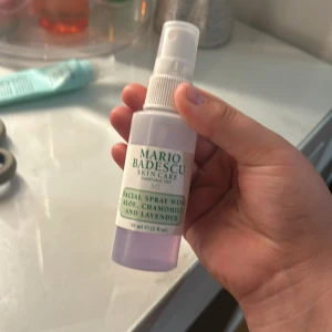 Jag säljer en face mist dom är alovera och lavendel som doft  - En mist som brukar ligga på 120kr till ansiktet jag har använt typ 5 gånger.