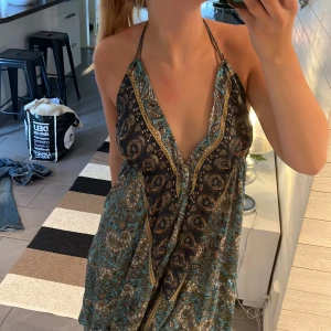 klänning  - as söt klänning som jag köpte i cypern, använd 1 gång💕💕