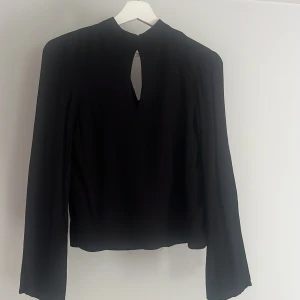 Svart blus  - Bra skick