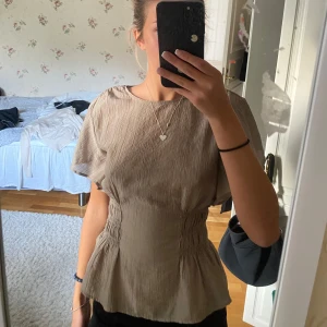 Blus - Blus från HM💚Väldigt fin olivgrön färg 