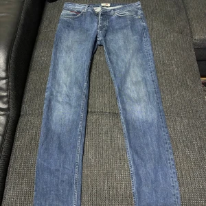 Hilfiger denim jeans - Hilfiger jeans i bra skick, slim straight