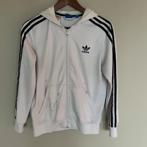 Adidas  - Den e smutsig för den inte e tvättad  Stl L sitter som S