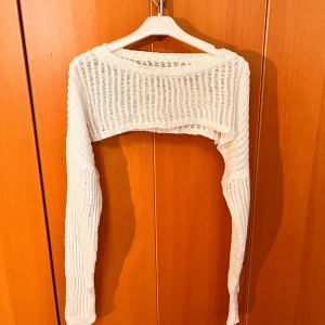 Hålstickad tröja - Hålstickad tröja ⭐️