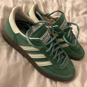 Adidas spezial on green 