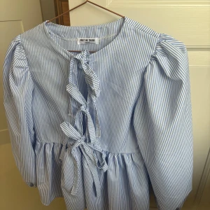 Meet me there blus  - Säljer den jätte fin blus från Meet me there 