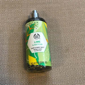 Hår och kropps mist - Hair and body mist i lukt av lime och matcha, ingen kork, använd få gånger 