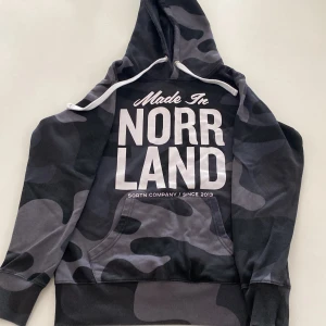 The Great Norrland Hoodie - The Great Norrland hoodie som knappt är använd. Storlek: XS