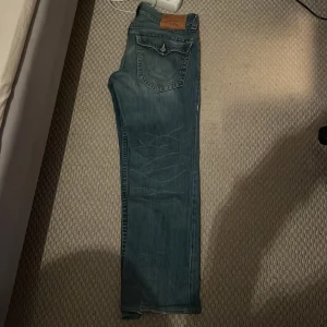 True religion  - Ett par feta trues i storlek 32, sitter regular fit! Hör av er vid frågar!