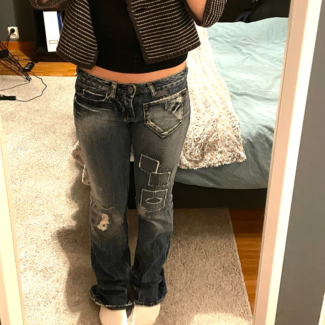 low waist jeans med detailjer