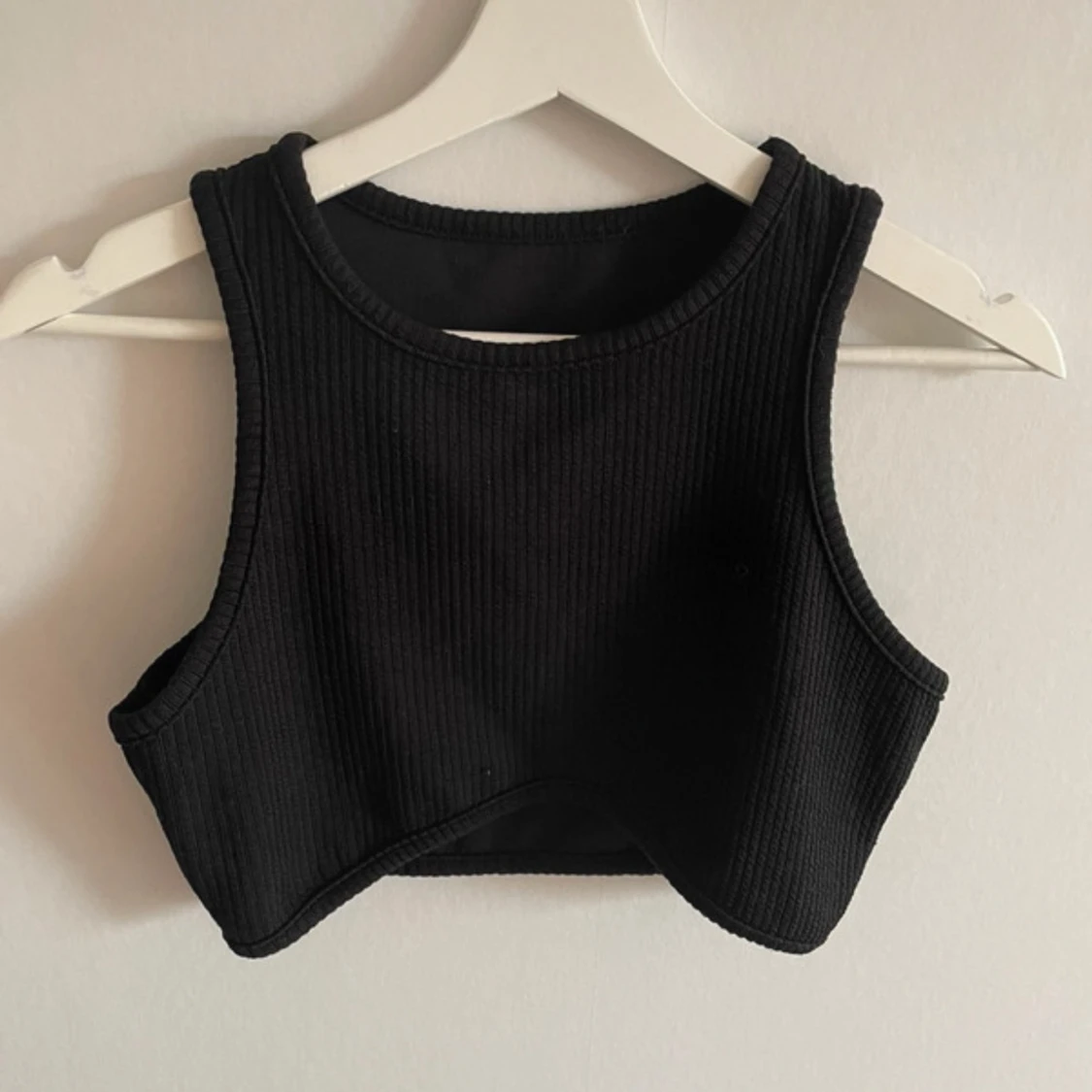 Svart ribbad croppad topp från Shein