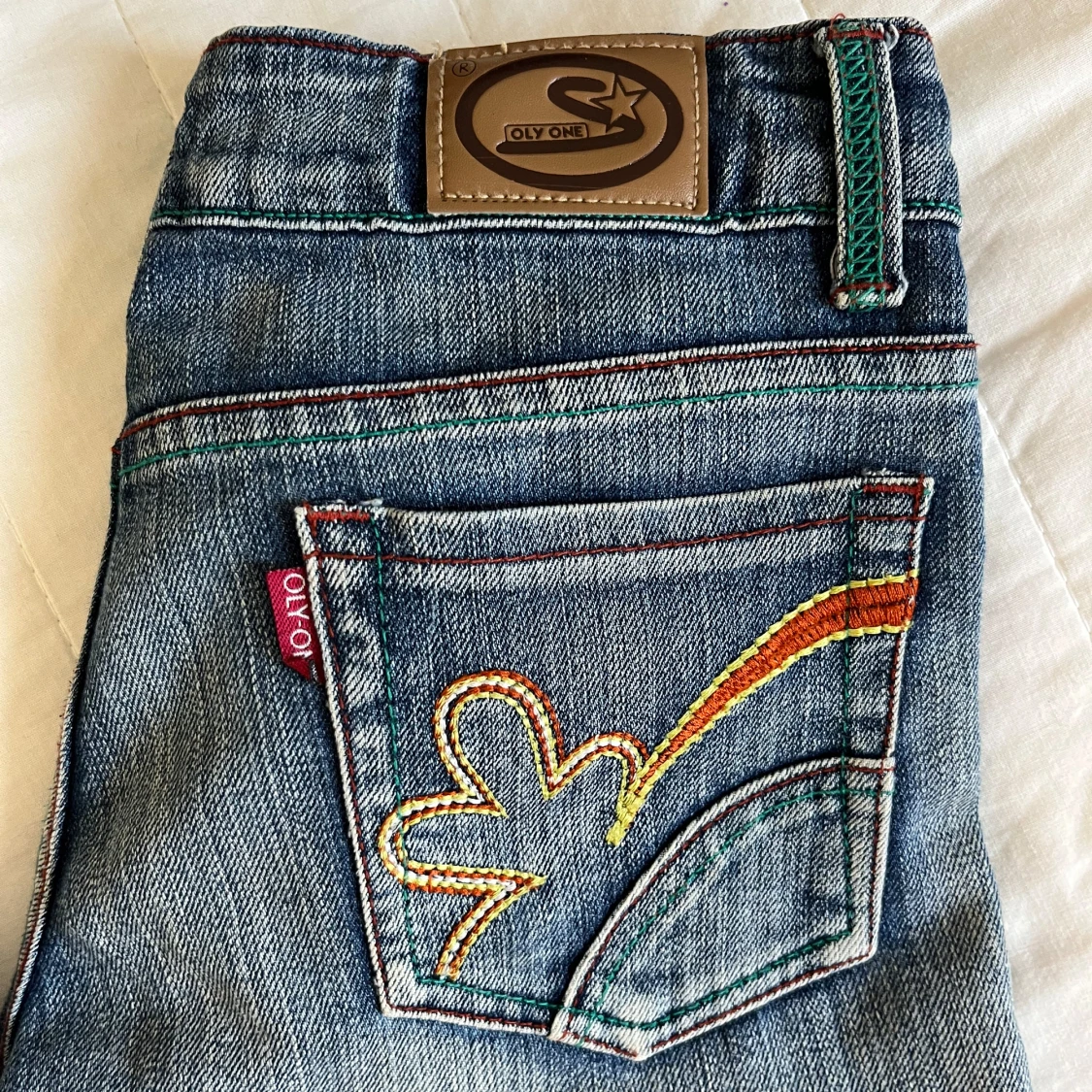 Vintage jeans med detalj på fickor - 3