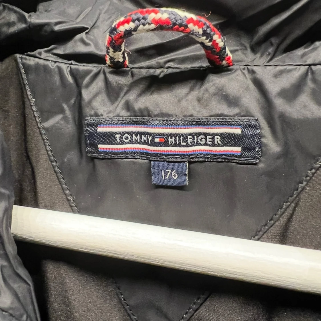 Svart dunjacka från Tommy Hilfiger - 92