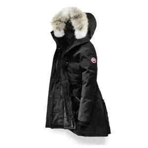 Jag säljer min Canada Goose Rossclair parka i storlek XS. Nypris är 15 399 kr.