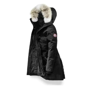 Canada Goose Jacka - Jag säljer min Canada Goose Rossclair parka i storlek XS. Nypris är 15 399 kr.