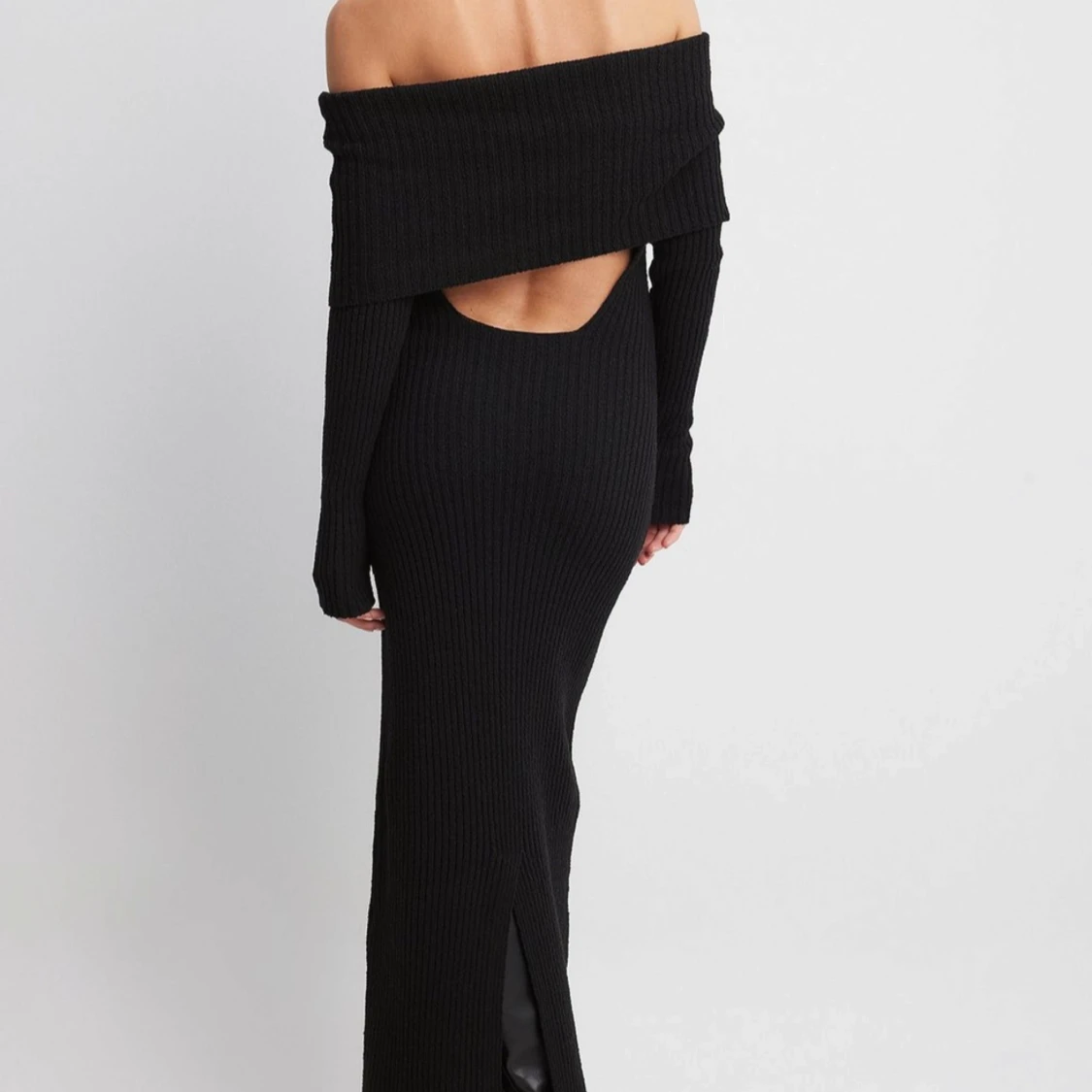 Svart offshoulder långklänning - 92