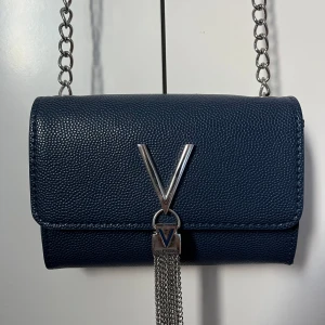 Valentino väska - Valentino väska i superbra skick. Använd cirka 3 gånger💕💕